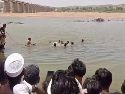 Rajasthan shaken! 11 people went into the banas river for bathing, got drowned away in Tonk; 8 bodies found | राजस्थान हादरले! ११ जण अंघोळीसाठी नदीत उतरले, वाहून गेले; ८ जणांचे मृतदेह सापडले Rajasthan shaken! 11 people went into the banas river for bathing, got drowned away in Tonk; 8 bodies found | राजस्थान हादरले! ११ जण अंघोळीसाठी नदीत उतरले, वाहून गेले; ८ जणांचे मृतदेह सापडले