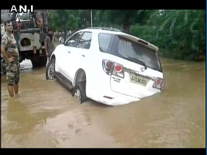 heavy rain in rajasthan | राजस्थानमध्ये पावसाचा कहर; माउंट आबूत अडकले 2 हजार पर्यटक