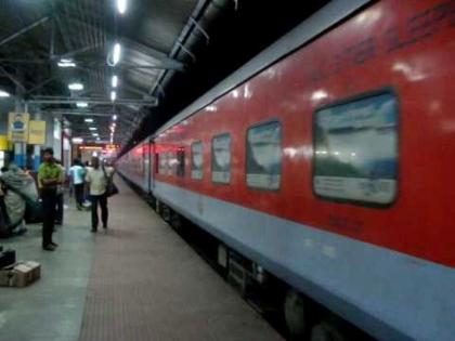 Outrageous! Army jawan pushed out of Rajdhani Express by TTE, then... | संतापजनक! लष्करातील जवानाला TTEने राजधानी एक्स्प्रेसमधून बाहेर ढकलले, त्यानंतर... 