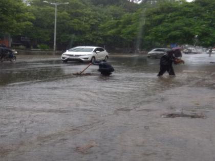 Traffic started on the college road | कॉलेजरोडवर एकाबाजूनेच वाहतूक सुरू