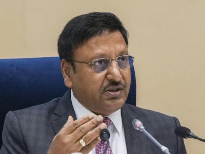 'Voters will give the right answer to the opposition', Election Commissioner's reply to those raising questions on EVMs | 'मतदार योग्य उत्तर देतील...', EVM वर प्रश्न उपस्थित करणाऱ्यांवर निवडणूक आयुक्तांची टीका