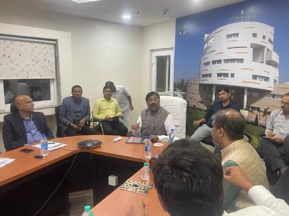 Forest Minister Sudhir Mungantiwar held an urgent meeting regarding the death of the tiger | वाघाच्या मृत्यूबाबत वनमंत्री सुधीर मुनगंटीवार यांनी घेतली तातडीची बैठक