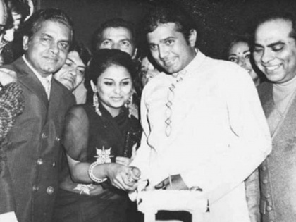 Rajesh khanna relationship with anju mahendru gda | डिम्पल कपाडियाच्या आधी या अभिनेत्रीसोबत लिव्ह-इनमध्ये होते राजेश खन्ना