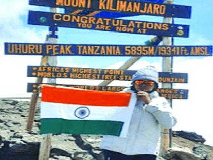 Rajshree Jadhav Patil hoists the Indian flag on Mount Kilimanjaro South Africa highest peak | कापूसखेडच्या राजश्रीची ‘किलिमांजारो’वर धडक; अमृतमहोत्सवी स्वातंत्र्यदिनी फडकाविला तिरंगा