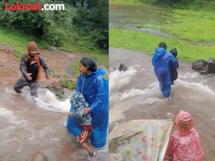 pune news daily journey through the stream; Lives of students in Metpilavare in danger; Villagers demand construction of bridge | ओढ्यातून दररोजचा प्रवास;मेटपिलावरेतील विद्यार्थ्यांचा जीव धोक्यात;पुलाच्या उभारणीची ग्रामस्थांची मागणी pune news daily journey through the stream; Lives of students in Metpilavare in danger; Villagers demand construction of bridge | ओढ्यातून दररोजचा प्रवास;मेटपिलावरेतील विद्यार्थ्यांचा जीव धोक्यात;पुलाच्या उभारणीची ग्रामस्थांची मागणी