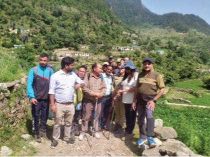 Chief Election Commissioner's pipeline in remote areas, problems faced by the electoral system chamoli in uttarakhand | दुर्गम भागात मुख्य निवडणूक आयुक्तांची पायपीट, जाणून घेतल्या निवडणूक यंत्रणेसमोरील अडचणी