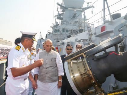 strict action will be taken against pirates on merchant ships said rajnath singh | व्यापारी जहाजांवरील चाचेगिरी करणाऱ्यांविरोधात कडक कारवाई करणार; राजनाथ सिंह यांची ग्वाही