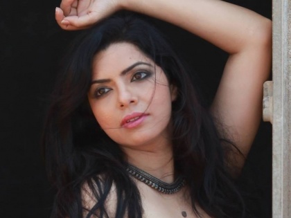 actress rajshri deshpande topless video viral receiving vulgur messages | ‘सेक्रेड गेम्स’मधील न्यूड सीन्स व्हायरल, राजश्री देशपांडेला लोक पाठवताहेत अश्लिल संदेश!!