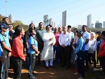 founding chairperson of MNS Raj Thackeray flip the toss in Women's T20 tournament begins from today at Mumbai | राज ठाकरेंनी केली नाणेफेक; महिला टी-२० स्पर्धेला दिमाखात सुरुवात
