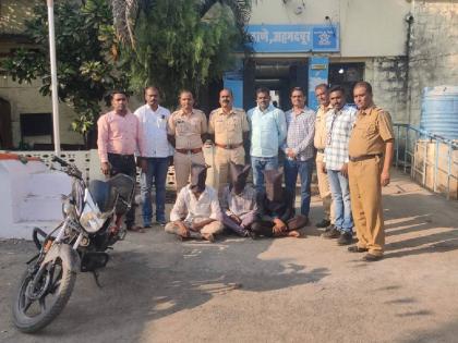 Three arrested for stabbing pygmy agent and robbing him | कोयत्याने वार करून पिग्मी एजंटला लुटणाऱ्या तिघांना अटक