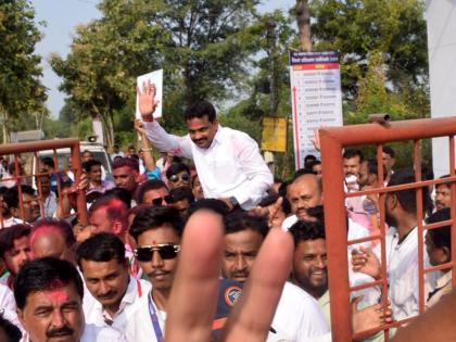 Student defeats Guru! Raju Navghire got wining Kaul of Basmat electorate, MLA for the second time in a row | शिष्याने गुरूंना केले चितपट! वसमतच्या मतदारांचा राजू नवघरेंना कौल, सलग दुसऱ्यांदा आमदार