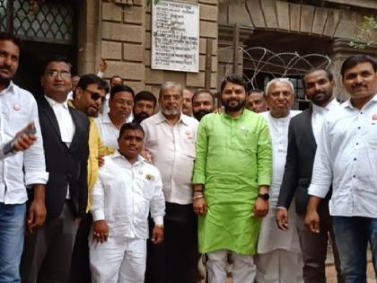 Acquittal of 21 including Raju Shetty, leader of Swabhimani Shetkar Sangathan, The agitation was done in the budget session | राजू शेट्टी यांच्यासह २१ जणांची निर्दोष मुक्तता, नेमकं प्रकरण काय..जाणून घ्या