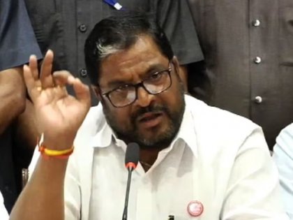 Don't build towers of development on farmer's grave: Raju Shetty | शेतकऱ्याच्या थडग्यावर विकासाची मनोरे उभारू नका : राजू शेट्टी