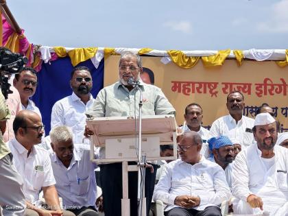 Farmers blocked the Pune Bangalore highway to protest the increase in water tariff, Raju Shetty warning to the government | "...अन्यथा मुख्यमंत्र्यांसह सर्व मंत्र्यांना कृष्णेच्या पाण्याची आंघोळ घालणार"