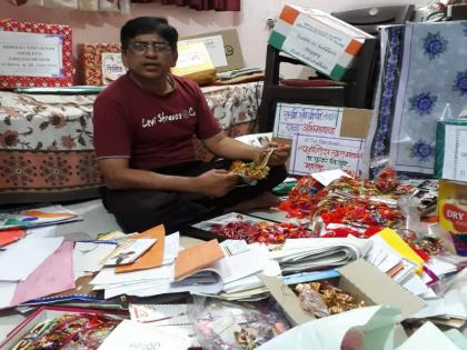 Two and half lakh Rakhi send to soldiers by Pune citizens | संदेसे आते है...पुण्यातून सैनिकांना जातात अडीच लाख राख्या 