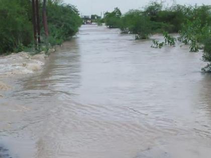 Koradi power plant ash pond burst; farmers crops washed away due to ash water | कोराडी वीज प्रकल्पाचा राख बंधारा फुटला; खसाळा-मसाळासह अनेक वस्त्यांमध्ये शिरले राखमिश्रित पाणी