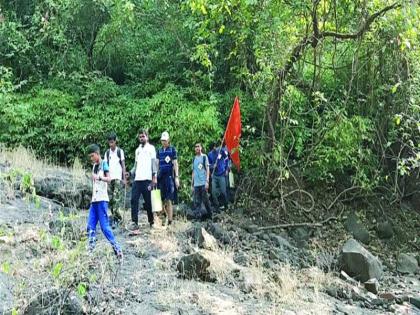 Seventy-year-old grandfather accompanied by 700 heroes, four-year-old daughter participated in Raigad Prakashin | रायगड प्रदक्षिणेत ७०० साहसवीर, चार वर्षांच्या मुलीसह ७० वर्षांच्या आजोबांनी घेतला सहभाग