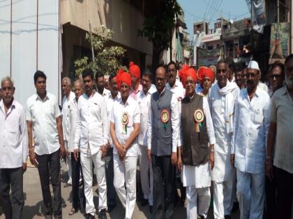 Rally between Asoda to Jalgaon | विद्यापीठ नामविस्तारनिमित्त कवयित्री बहिणाबार्इंच्या माहेर ते सासर दरम्यान रॅली