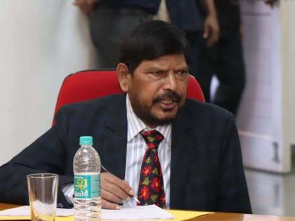 ramdas athawale says if farm laws are withdrawn then constitution will be threatened | केंद्रीय कृषी कायदा मागे घेतल्यास लोकशाही आणि संविधान धोक्यात येईल: रामदास आठवले