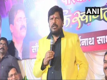 ramdas athawale said i will support that party who will have waves | जोपर्यंत सरकार आहे तोपर्यंत भाजपासोबत, रामदास आठवलेंचं मोठं विधान