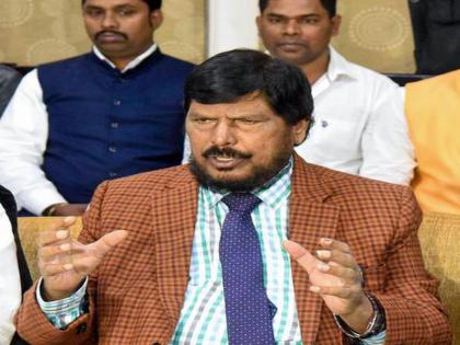 It was only because of the Mahavikas Aghadi that the projects moved out of the state; Criticism of Ramdas Athawale | महाविकास आघाडीमुळेच प्रकल्प राज्याबाहेर गेले; रामदास आठवले यांची टीका