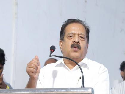 congress ramesh chennithala slams mahayuti govt over law and order situation in state | “भाजपा महायुतीचे कायदा सुव्यवस्थेकडे दुर्लक्ष, पैसा वसुलीवर मात्र लक्ष”: रमेश चेन्नीथला