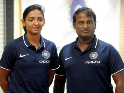 After backing from Harmanpreet Kaur & Smriti Mandhana, Ramesh Powar likely to apply for coaching post: Report | भारतीय महिला क्रिकेट संघात फूट; प्रशिक्षकपदासाठी रमेश पोवार अर्ज करणार