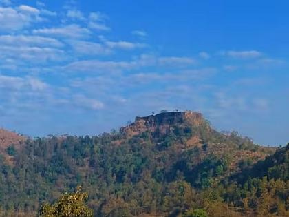 Ratnagiri: Ramgad Fort discovered on border of Khed-Dapoli taluks in Ratnagiri, unknown history will come to light | Ratnagiri: रत्नागिरीत खेड-दापोली तालुक्यांच्या सीमेवर सापडला किल्ला, अपरिचित इतिहास समोर येणार