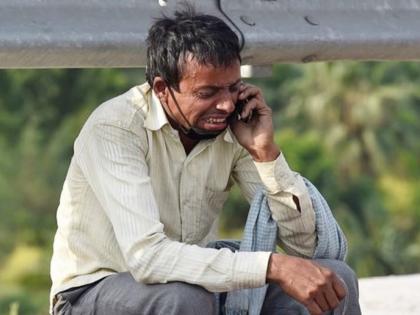 Nobody listened to Ram's ... Father's grief went viral photo on social media MMG | बायकोनं कळवलं 'मुलगा गेला'... 'तो' पार कोसळला, चालतच निघाला, धाय मोकलून रडला!