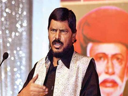 RPI with bjp-shivsena alliance, Ramdas athavale says in mumbai | 'काँग्रेससोबत असताना झाली होती माती, म्हणूनच माझ्यासमोर आहे 'युती'