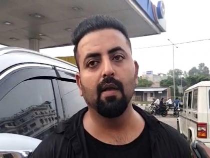 shayar munnawar Rana's son arrested in fake firing case | शायर मुन्नवर राणांच्या मुलाला अटक, काकाला खोट्या खटल्यात अडकवण्यासाठी स्वतःवर केला होता गोळीबार