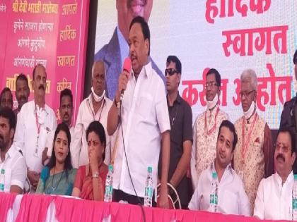 Union Minister Narayan Rane paid obeisance to Shri Bharadi Devi at Anganewadi | देवी भराडी, आमच्याशी सूडबुद्धीने वागणाऱ्यांना दीर्घायुष्य दे !, केंद्रीय मंत्री नारायण राणेंचं आंगणेवाडीत साकडं