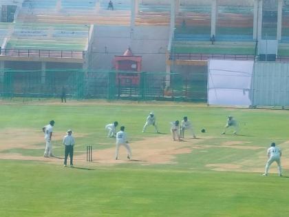 Ranji match starts in Solapur; Saurashtra batting first, excitement among the locals | सोलापुरात रणजी सामन्यास सुरूवात; सौराष्ट्र संघाची प्रथम फलंदाजी, स्थानिकांमध्ये उत्साह