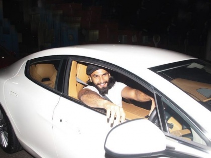 Bollywood actor Ranveer Singh cars collection | रणवीर सिंगचं लक्झरी कार कलेक्शन, गाड्यांची किंमत वाचून व्हाल थक्क!