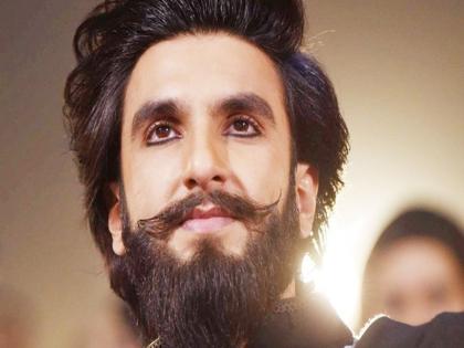 Ranveer Singh gets first award for Padmaavat from Amitabh Bachchan | 'पद्मावत'साठी रणवीर सिंहला मिळाला पहिला अवॉर्ड, ट्विटरवर व्यक्त केला आनंद