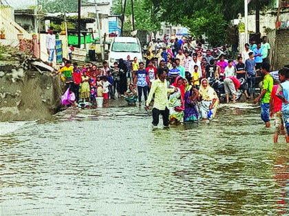 Loss of agriculture due to rain; Flood conditions in many places | पावसाने शेतीचे अतोनात नुकसान; अनेक ठिकाणी पूरसदृश्य स्थिती