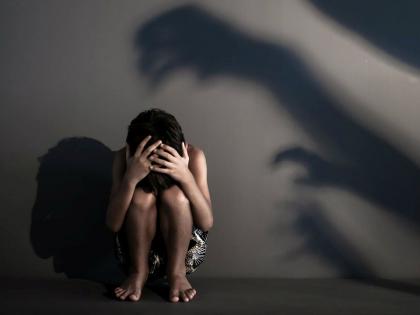 Two Baramati girls drunk in Hadapsar, gang-raped in friend's room crime new in pune | बारामतीच्या दोन मुलींना हडपसरमध्ये दारु पाजली, मित्राच्या खोलीत चौघांकडून सामुहिक बलात्कार