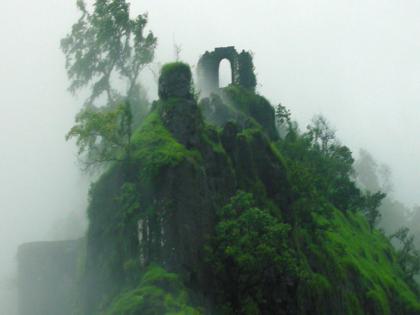 Raghuveer Ghat, Rasalgad closed for tourism | पर्यटकांना भुरळ घालणारा रघुवीर घाट, रसाळगड पर्यटनासाठी बंद