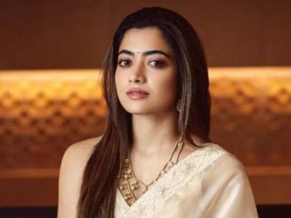 rashmika mandanna gets brutally trolled for wearing uncomfortable dress at karan johar birthday party | "लाज वाटत नाही. पण.."; बॉलिवूड पार्टीत गेलेली रश्मिका मंदाना झाली ट्रोल