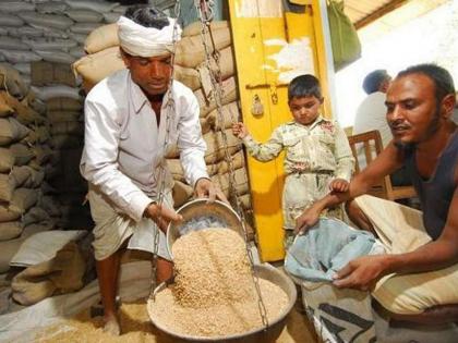 Pune District 13 shopkeepers of the district did not get ration food | पुणे जिल्ह्यातील १३ दुकानदारांना मिळाले नाही रेशन धान्य