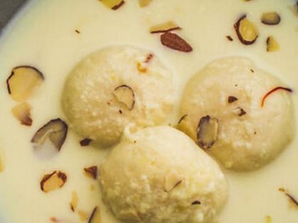 Akola : Larvae found in Rathi Pedhewala's Rasmalai! | राठी पेढेवालाच्या रसमलाईत आढळल्या अळ्या!