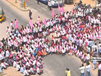 Adivasi Vikas Department wage workers warns to self-immolation in front of Mantralay highway was blocked for two hours | ...तर मंत्रालयात आत्मदहन! बिऱ्हाड मोर्चाचा इशारा; दोन तास रोखून धरला महामार्ग