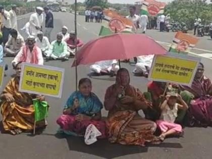 Road Stop Movement on Solapur-Dhule National Highway Aggressive farmers | सोलापूर-धुळे राष्ट्रीय महामार्गावर रास्ता रोको आंदोलन; शेतकरी आक्रमक