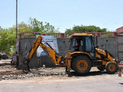 Speed up road works before the rains | पावसाळ्याआधी रस्त्याच्या कामांना गती