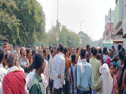 rasta roko movement of congress in front of labor office in bhandara | कामगार कार्यालयासमोर काँग्रेसचे रास्तारोको आंदोलन