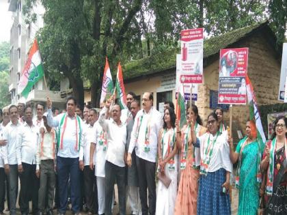 Congress protests against inflation in Chiplun | चिपळुणात काँग्रेसचा महागाई विरोधात एल्गार, केंद्र सरकार विरोधात जोरदार घोषणाबाजी