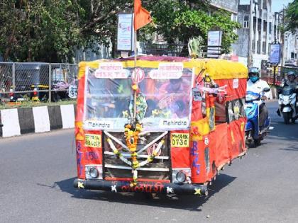 Mandangad depot driver b. D. More replicated the ST on his two-wheeler with the help of bamboo and demanded the merger of the two-wheeler in different districts | ST Strike: अनोखी लालपरी, मंडणगडमधील एसटी कर्मचाऱ्यांने वेधले लक्ष