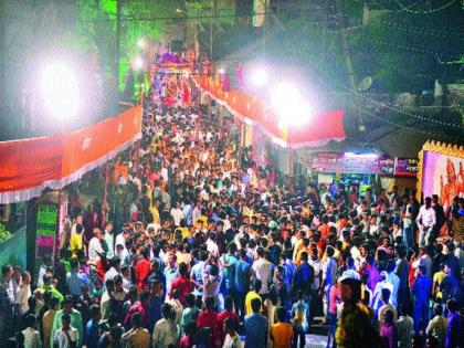 Kolhapur: Raghavendra Swamy's Rath Yatra in the Govinda Gaz | कोल्हापूर : ‘गोविंदा’च्या गजरात राघवेंद्र स्वामींचा रथोत्सव