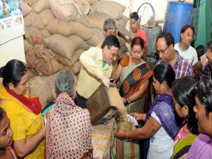 Now ration card holder people will get free rations till March 2022, the decision was taken in the cabinet meeting | आता 'या' लोकांना मार्च 2022 पर्यंत मिळणार मोफत रेशन, मंत्रिमंडळ बैठकीत घेतला निर्णय