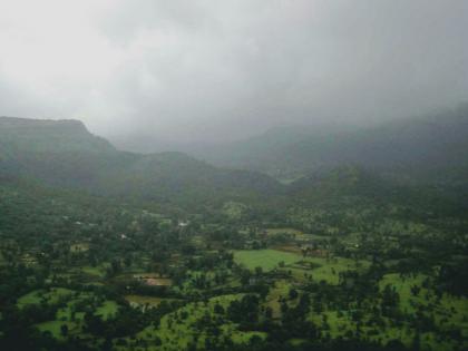 After Kadanti valley month light, there is no electricity, the area is in the dark | रत्नागिरी : कादांटी खोरे महिन्यानंतर प्रकाशमान, वीज नसल्याने परिसर होता अंधारात